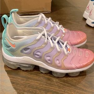 Womens 8.5 Nike Air Vapormax Plus Easter Pastel